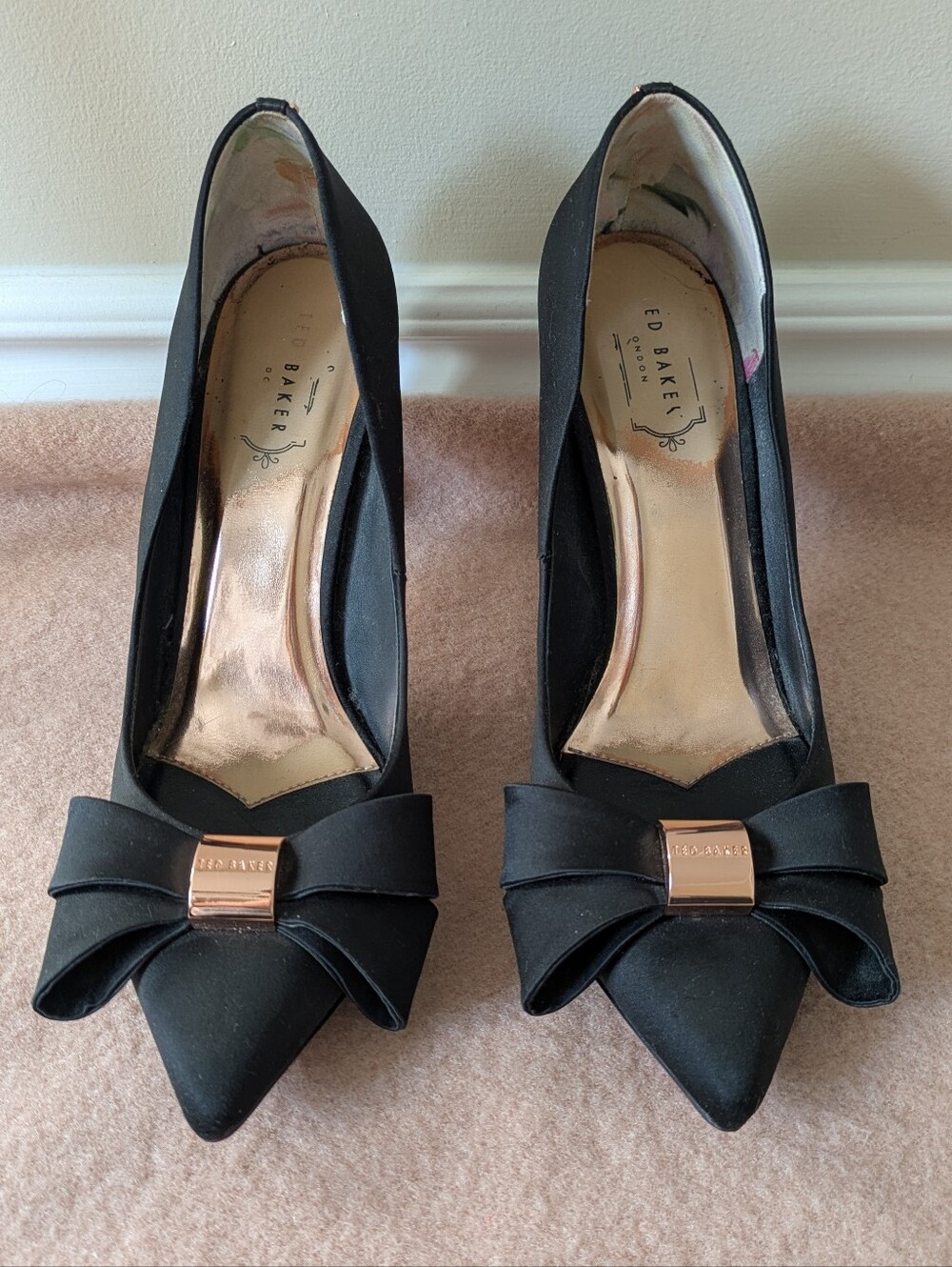 Ted Baker Ichlibi Bow Pump Black Satin Heels Size 40 / Size 9
